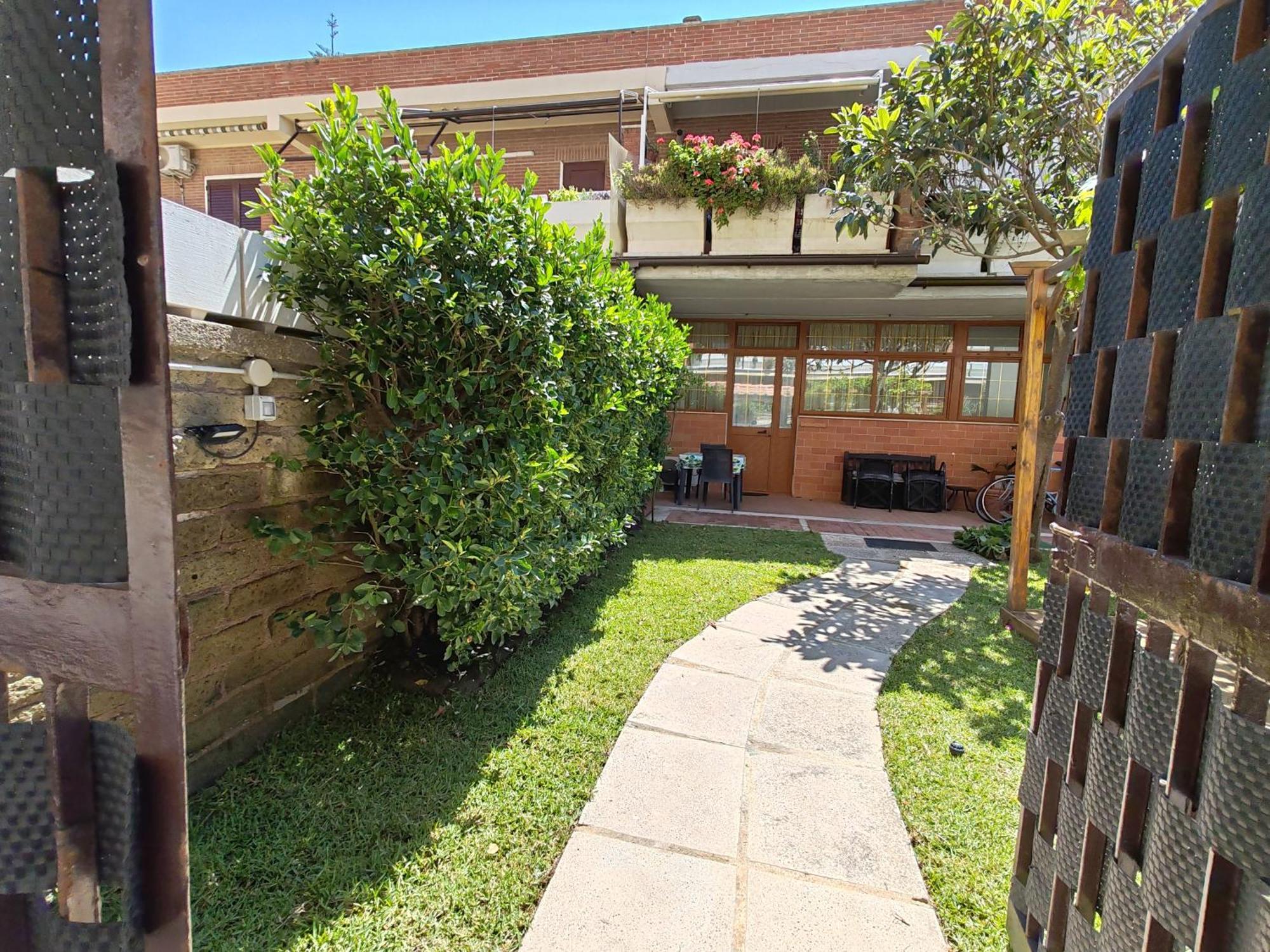 Ostia Home Extérieur photo